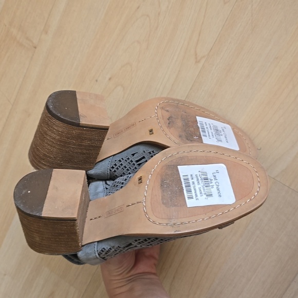 Vince Camuto Keannie Leather Open Toe Stacked Gray Block Heels Sandals Size 5M - Picture 9 of 10